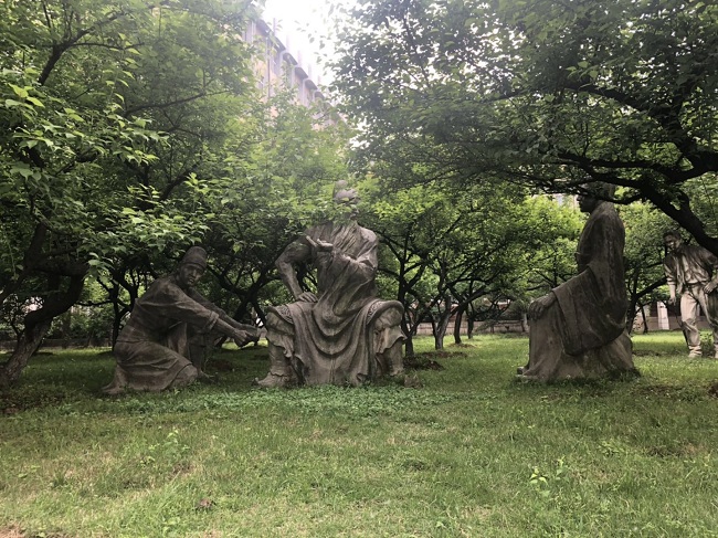 武汉纺织大学-校园一角
