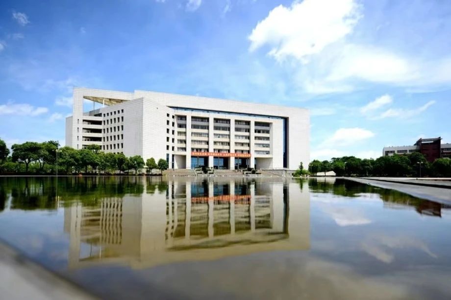 就读武汉纺织大学可以考研入党拿学位证书吗